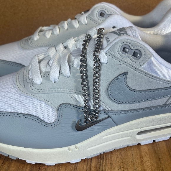 Nike
Air max
‘Pure platinum’/ sail/light/smoke Grey
Brand new - Picture 6 of 10